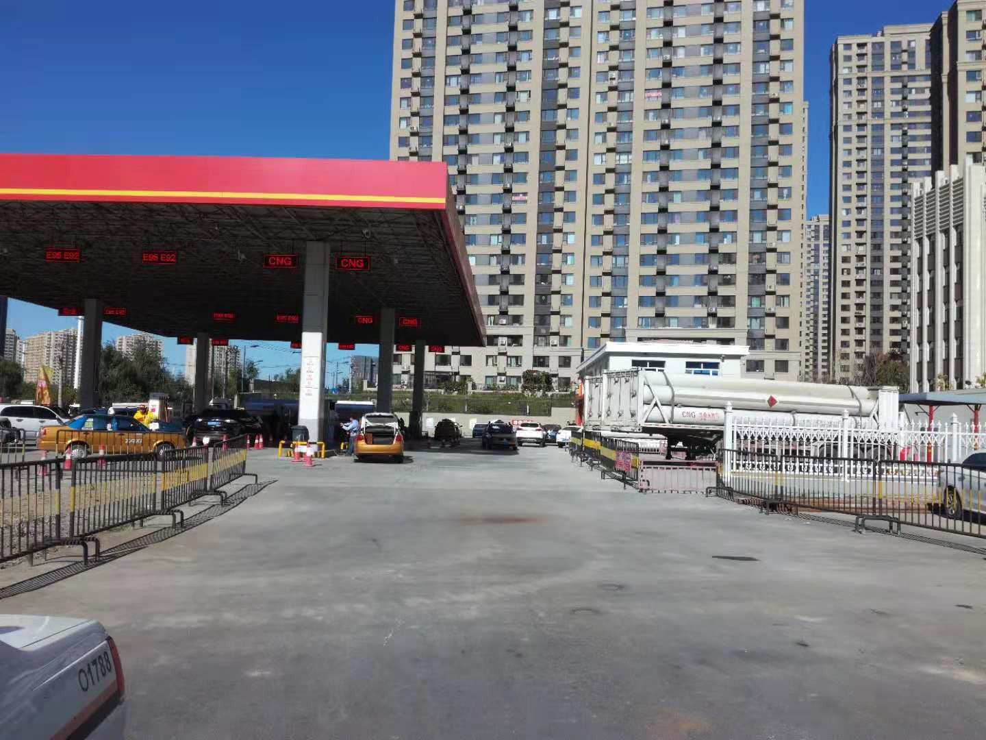 中国石油哈西红星站，应用我公司混凝土修复料，修复加油站地面。